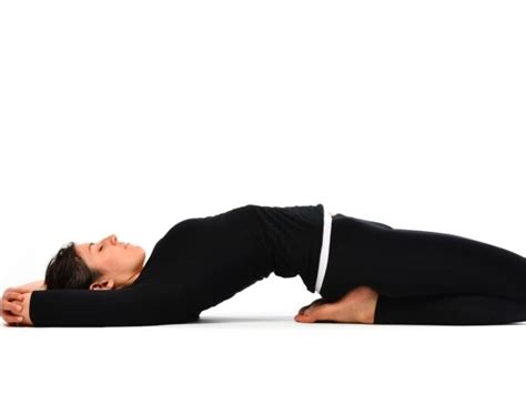 Supta Vajrasana: The Supine Thunderbolt Pose | Healthy Living