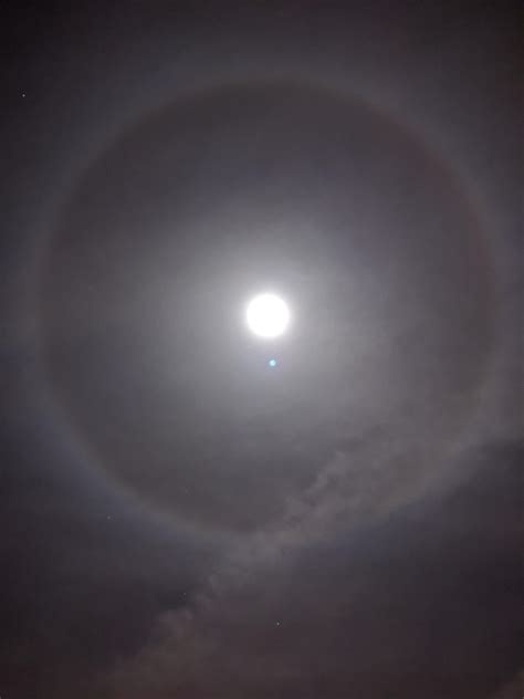 ITAP of the ring around the moon tonight#PHOTO #CAPTURE #NATURE #INCREDIBLE | Ring around the ...