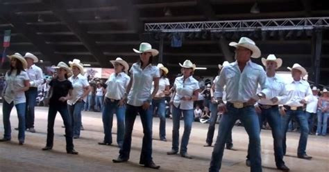 A few good reasons to start with country line dance - Corbeto's Boots Blog