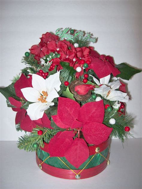 Christmas Poinsettia Centerpiece | Poinsettia centerpiece, Christmas ...