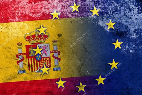 Bandera de España y la Unión Europea con un antiguo y viejo mira — Foto de stock © PromesaStudio ...