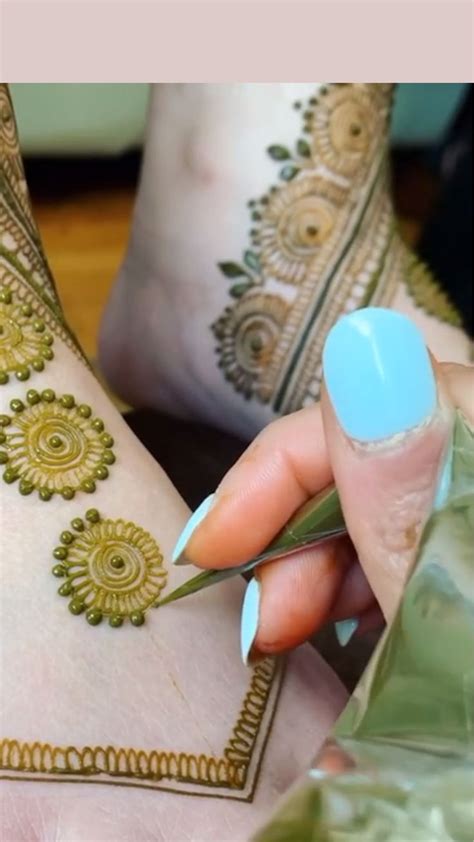 Trendy Feet Henna : An immersive guide by Crush with henna