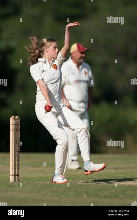 Woman cricket player hi-res stock photography and images - Alamy