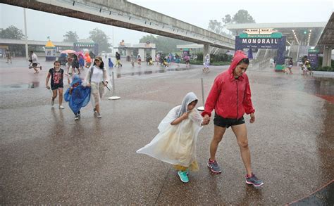 Some Disney World hotels closing as Hurricane Ian bears down on Florida ...