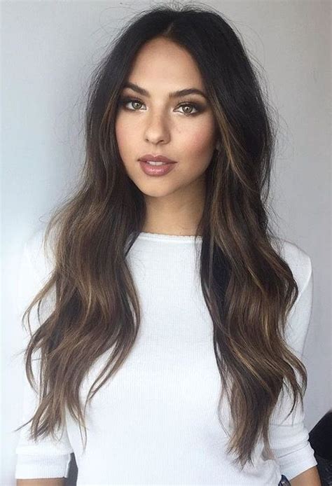 Best Hairstyles For Long Wavy Hair Ideas to Try - Hair Advisor