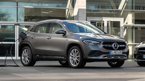 Mercedes-Benz Unveils CLA and GLA 250e Plug-In Hybrids