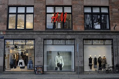 H&M_ Swedish Chain Hennes & Mauritz Store Editorial Photo - Image of benhavn, finanse: 99817366