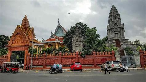 10 Tourist Attractions in Phnom Penh