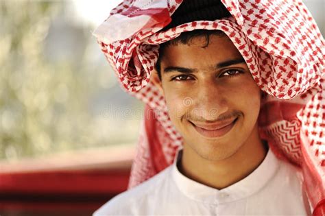 Sourire arabe de personne image stock. Image du national - 29794145
