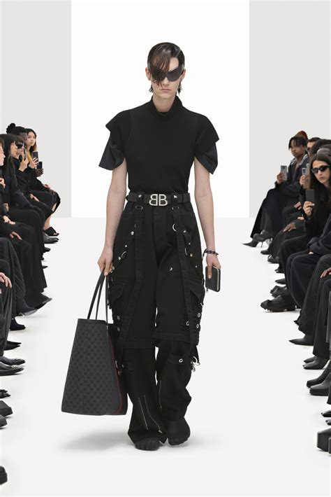 Balenciaga Spring 2022 Fashion Show | The Impression