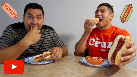 2 min eat hot dog challenge - YouTube