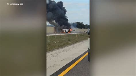 Florida plane crash: At least 2 dead after small plane crashes onto ...