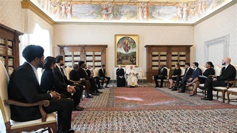 Pope Francis hosts NBA players in meeting on social justice