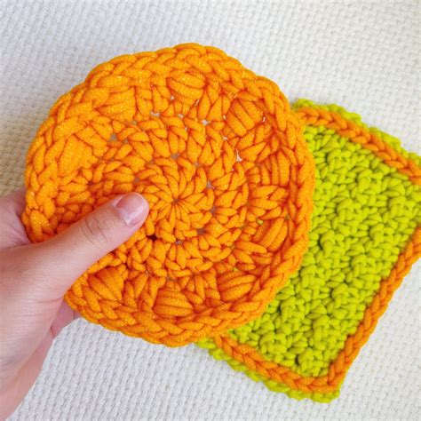 EASY ROUND DISH SCRUBBY - Ariana Hall | Scrubby yarn crochet, Scrubby ...