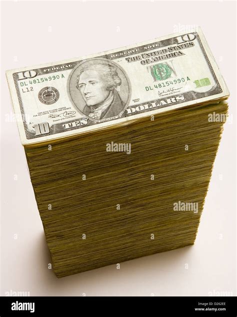 Cash stack of 10 dollar bills Stock Photo - Alamy