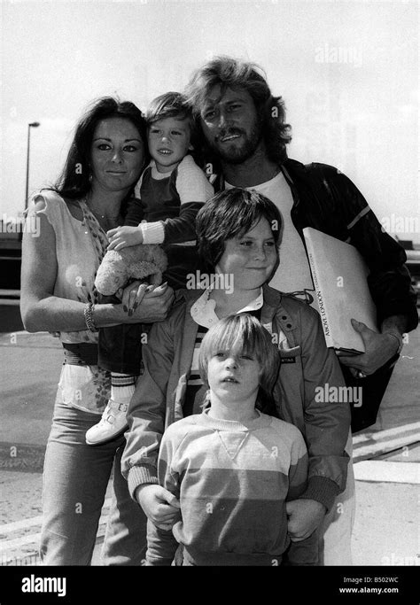 Bee Gees singer Barry Gibb and family at Heathrow Airport Stock Photo ...