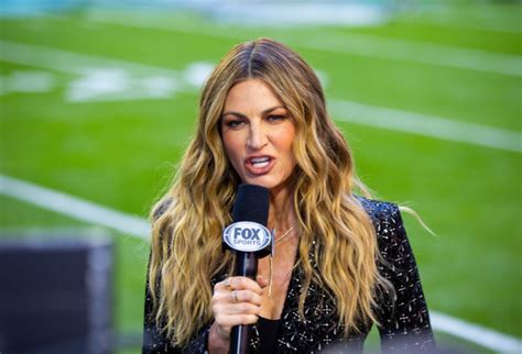 Erin Andrews' Sideline Outfit Choice Went Viral During Sunday's NFL ...