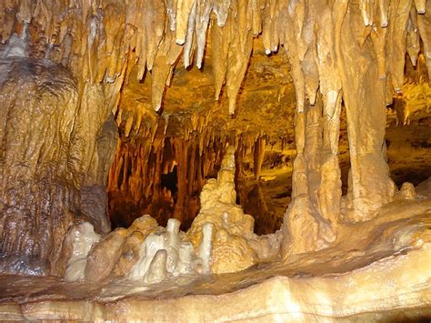 Stalactites vs Stalagmites: What is the Difference? - World of Caves