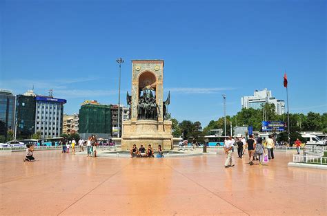 Taksim Square Istanbul-Turki, Nuansa Modern Kota Istanbul