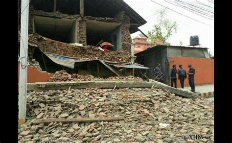 Massive earthquake rocks Nepal, several buildings flattened - Photos ...