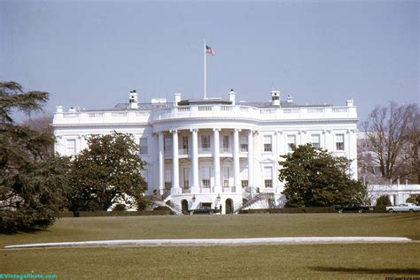 White House Tourists - 1969 - EvintagePhotos