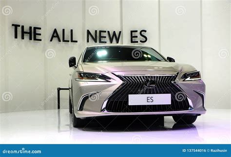 Lexus ES is a Series of Compact Executive, Then Mid-size Luxury / Executive Cars Sold by ...