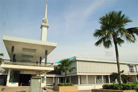 Mengunjungi Masjid Negara Malaysia | Blog Surya Hardhiyana