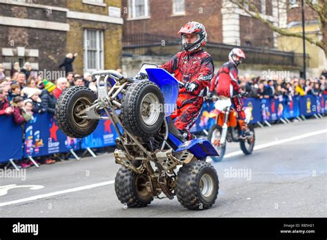 Quad bike stunts hi-res stock photography and images - Alamy