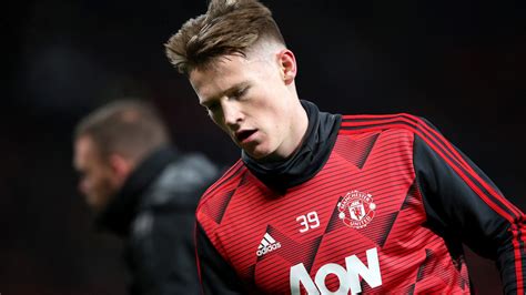 Manchester United midfielder Scott McTominay suffers knee injury in win ...