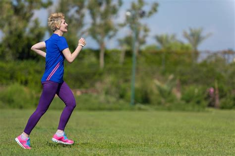 young female runner training for marathon 11932226 Stock Photo at Vecteezy