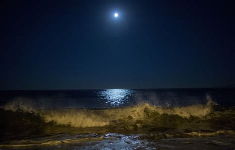 Moon's reflection on Earth's Ocean | Earth Blog