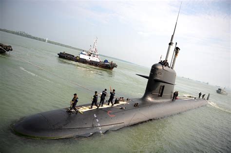 Navy man explains the big deal about subs | MalaysiaNow