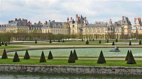 Château de Fontainebleau France • A Walk through the History of French Chateau - YouTube