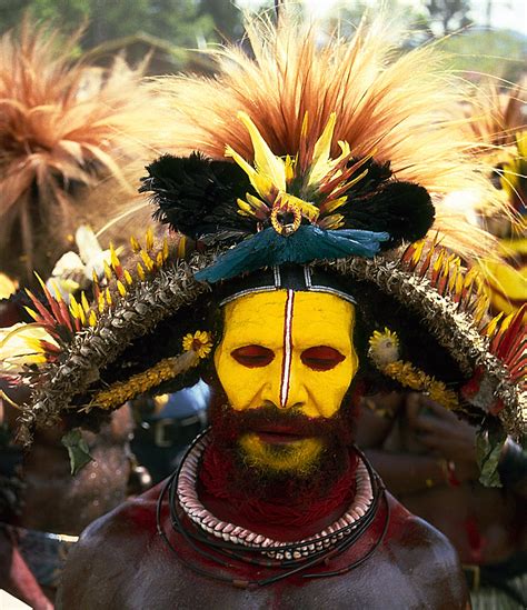 Shy Man in the Goroka Festival | Goroka, Papua New Guinea. R… | Flickr