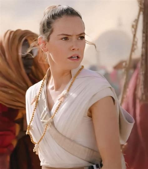 Daisy Ridley ♡ on Instagram: “The necklace!!! Another new still of Daisy Ridley as Rey in The ...