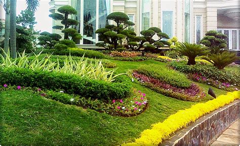 Desain Taman Median Jalan - Homecare24