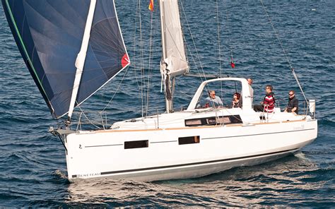 Beneteau Oceanis 35 review