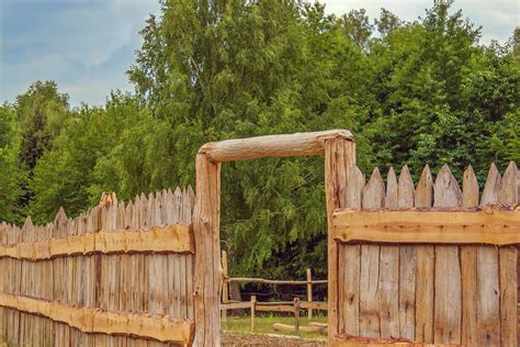 101 Fence Designs, Styles and Ideas (BACKYARD FENCING AND MORE!)