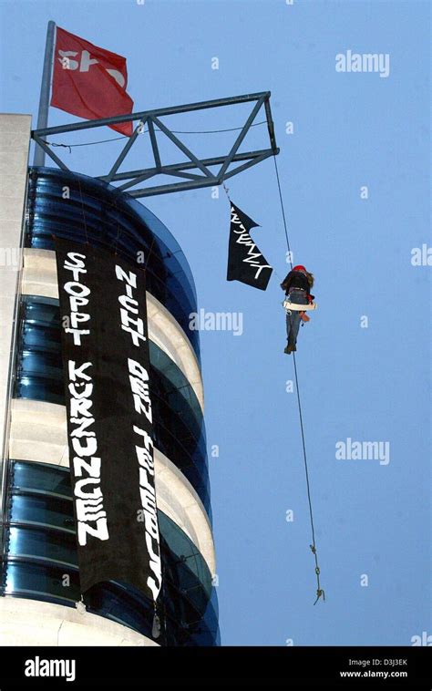 Hoisting the flag hi-res stock photography and images - Alamy