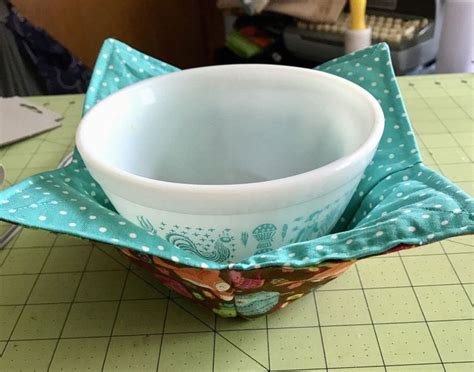 PDF Tutorial with photos: 10" Quilted Bowl Cozy | 1000 | Bowl cozy, Bowl cozy pattern, Microwave ...