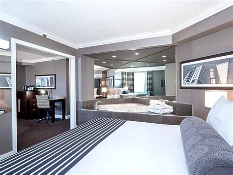 14 Hotel Rooms with Jacuzzi in Mississauga - Anna's Guide