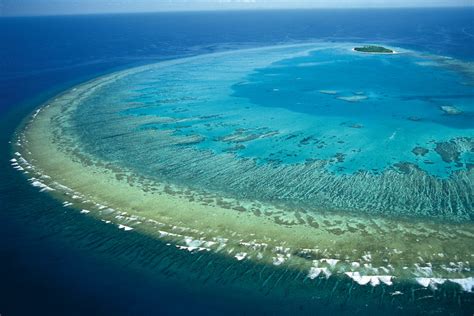 The Amazing World: The Great Barrier Reef Islands (World's Largest ...