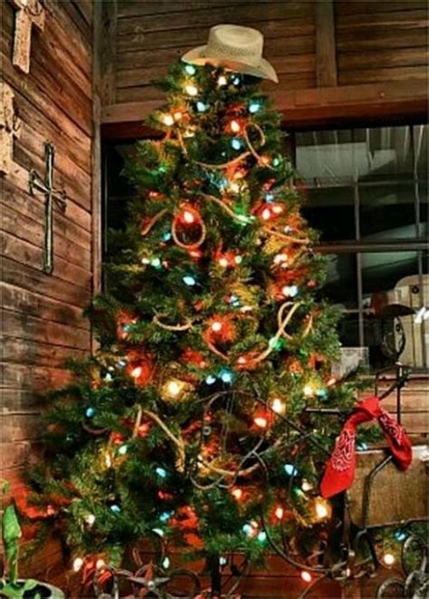 30 Easy and Fun Western Christmas Tree Decorations Ideas - MagMent