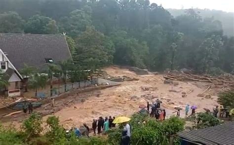 Heavy rains trigger landslides at several places in Wayanad district, Heavy rain in Kerala ...