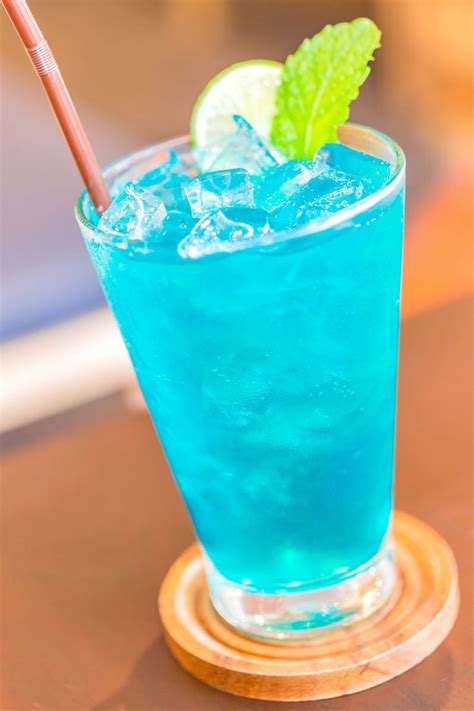 Blue Long Island Iced Tea drink recipe | Mix That Drink | Drinks ...