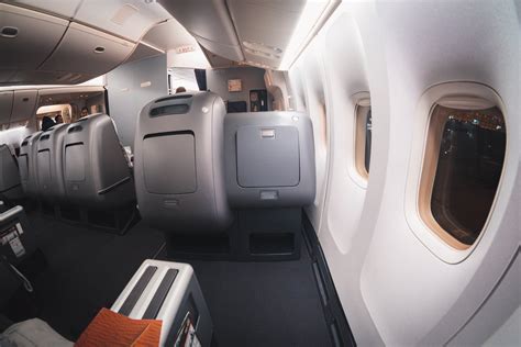 Qantas Boeing 747 Business Class Review [HND to SYD]