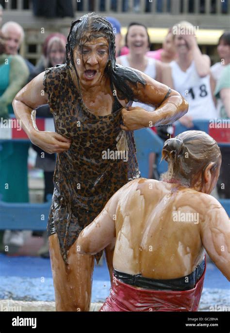 Mud muddy wrestling hi-res stock photography and images - Alamy