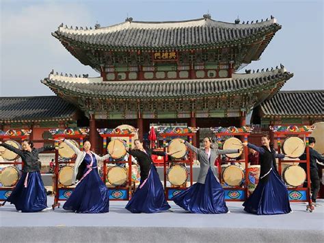 South Korea History & Culture - Language, Tradition & Festivals ...