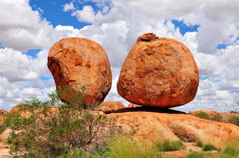 The Devil's Marbles or Karlu Karlu » Geology Science