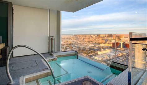 The Best Vacation Rentals in Las Vegas | Hotels with balconies, Las ...